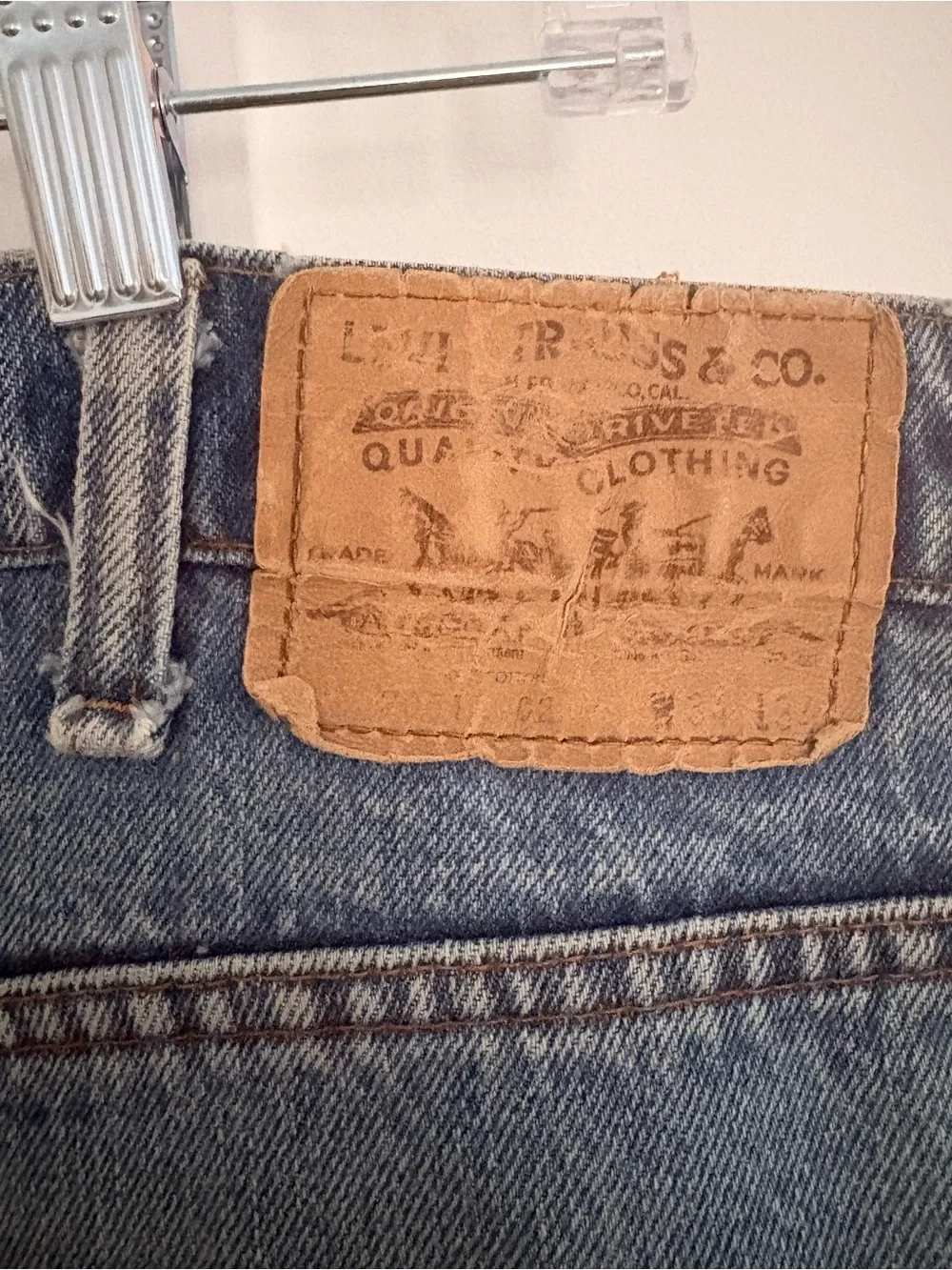 Vintage men’s Levi's Straight-Leg Medium Blue Denim Jeans w rare orange tag